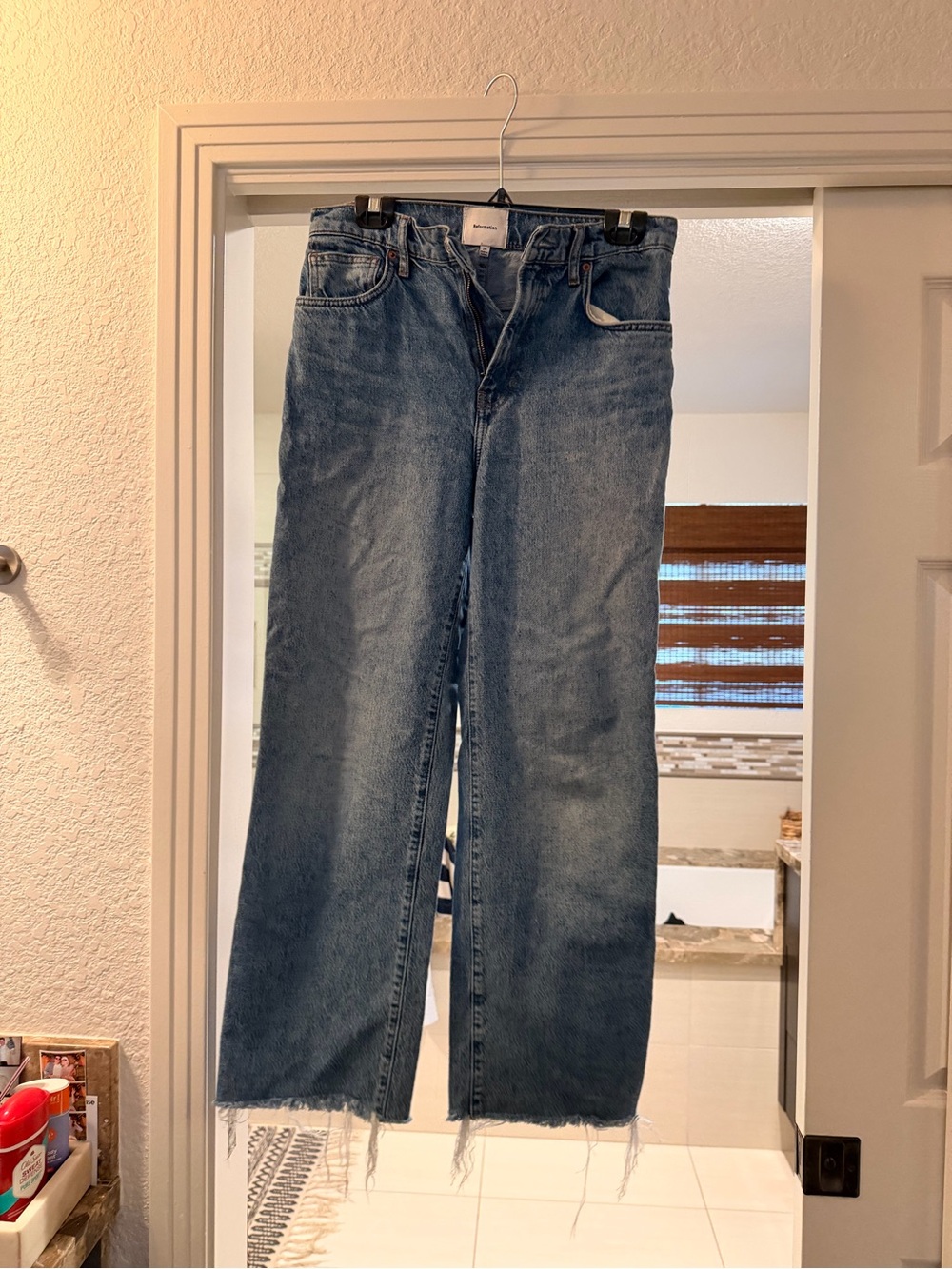 Reformation Val 90s mid rise straight jeans size 26